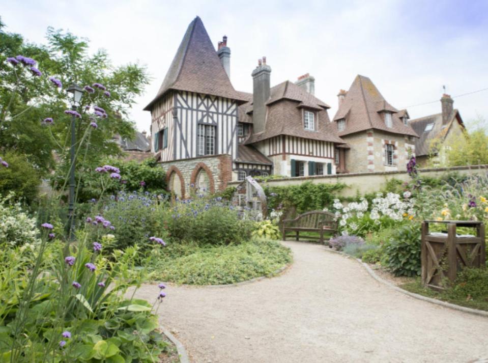 Cosy appartement dans une villa avec piscine, proche du centre et de la mer Cabourg Extérieur photo